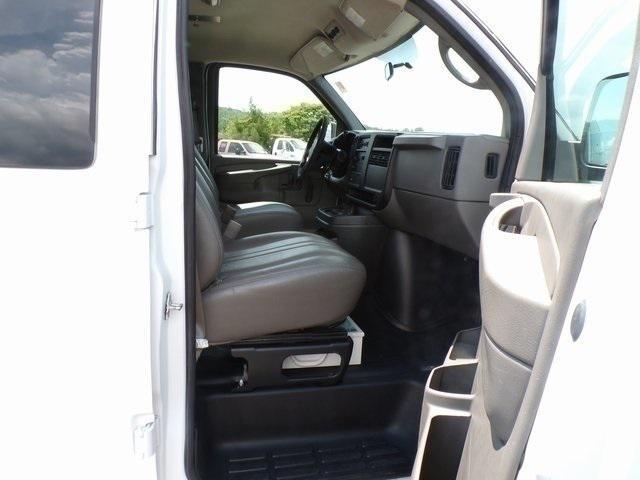 Photo of 2005 Summit White Chevrolet Express 3500