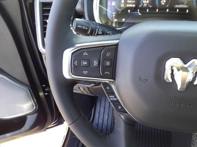 Photo of 2025 Diamond Black Crystal Pearlcoat RAM 1500