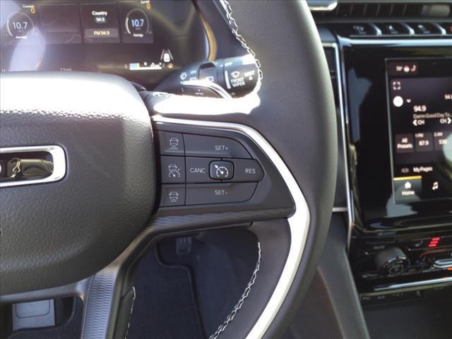 Photo of 2025 Diamond Black Crystal Pearlcoat Jeep Grand Cherokee