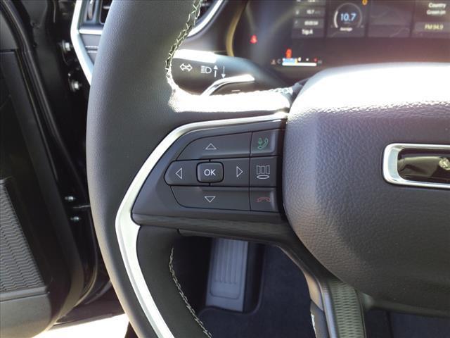 Photo of 2025 Diamond Black Crystal Pearlcoat Jeep Grand Cherokee