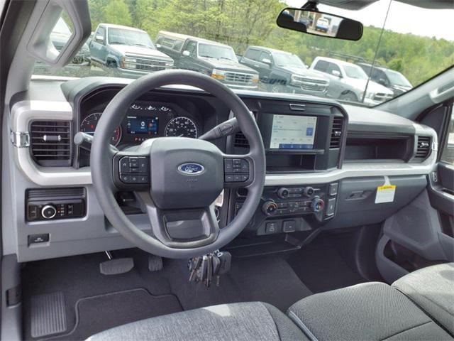 Photo of 2025 Oxford White Ford F-350