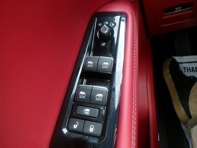 Photo of 2025 Diamond Black Crystal Pearlcoat Jeep Wagoneer S