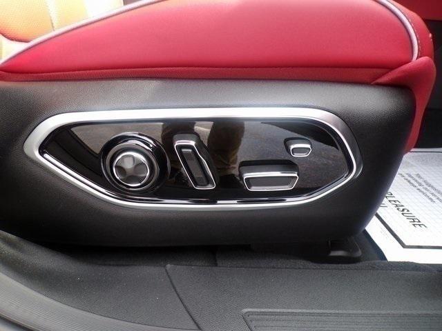 Photo of 2025 Diamond Black Crystal Pearlcoat Jeep Wagoneer S