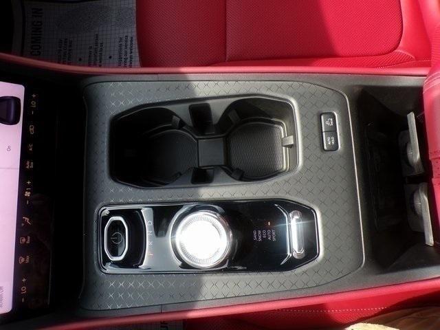 Photo of 2025 Diamond Black Crystal Pearlcoat Jeep Wagoneer S