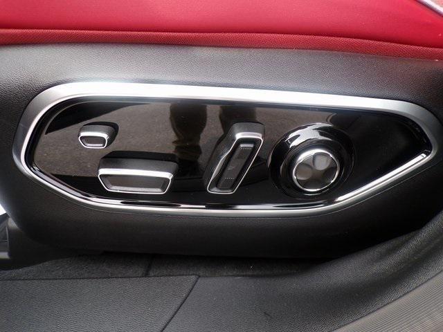 Photo of 2025 Diamond Black Crystal Pearlcoat Jeep Wagoneer S