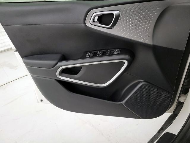 Photo of 2022 White Kia Soul