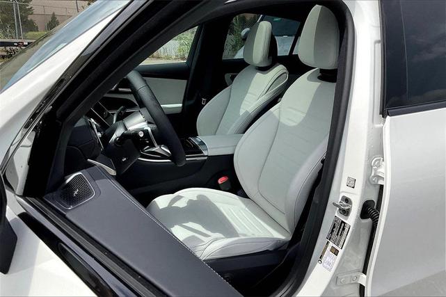 Photo of 2025 Polar White Mercedes-Benz GLC 300