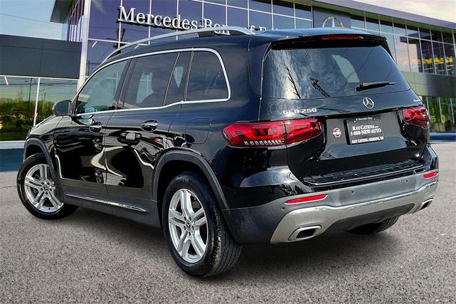 Photo of 2021 Night Black Mercedes-Benz GLB 250