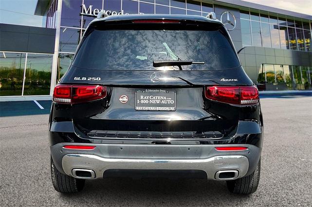 Photo of 2021 Night Black Mercedes-Benz GLB 250