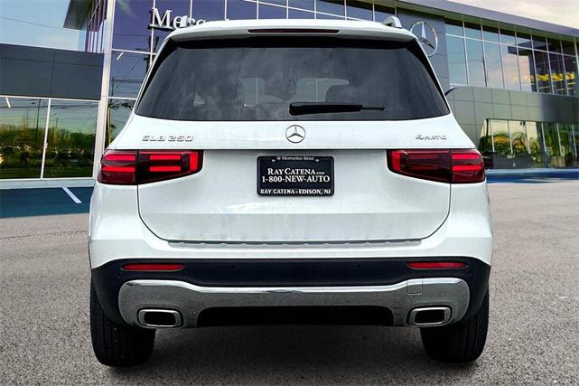 Photo of 2025 Polar White Mercedes-Benz GLB 250