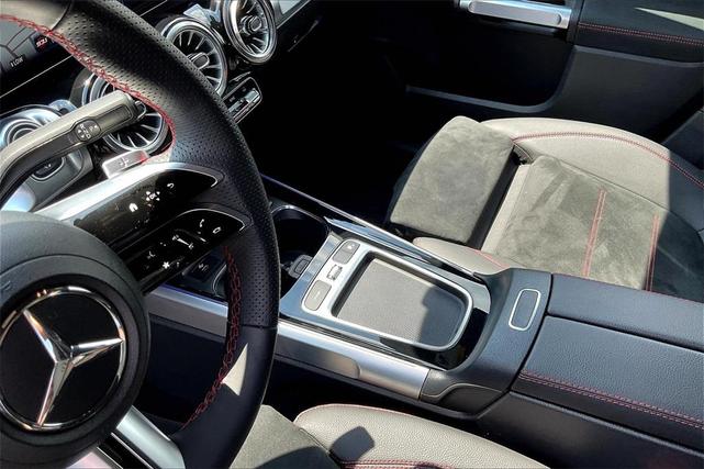 Photo of 2024 Night Black Mercedes-Benz GLB 250
