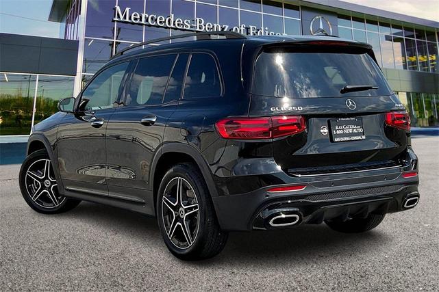 Photo of 2024 Night Black Mercedes-Benz GLB 250