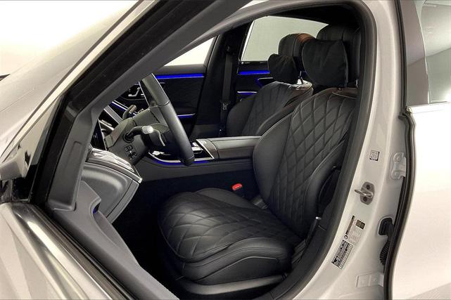 Photo of 2025 MANUFAKTUR Moonlight White Metallic Mercedes-Benz S-Class