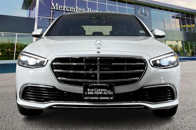 Photo of 2025 MANUFAKTUR Moonlight White Metallic Mercedes-Benz S-Class