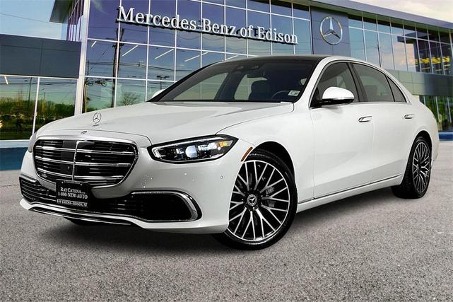 Photo of 2025 MANUFAKTUR Moonlight White Metallic Mercedes-Benz S-Class