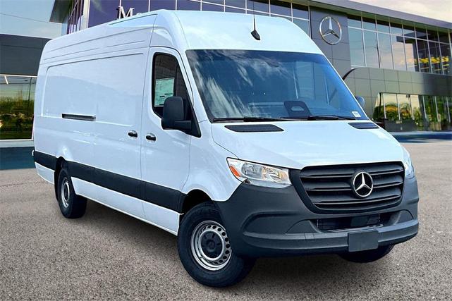 Photo of 2025 Arctic White Mercedes-Benz Sprinter 2500