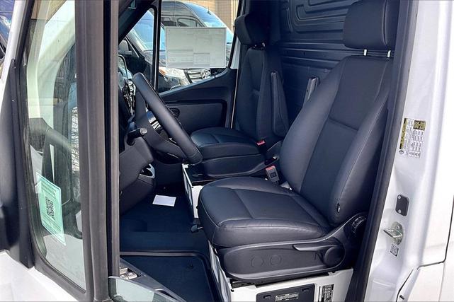 Photo of 2025 Arctic White Mercedes-Benz Sprinter 2500