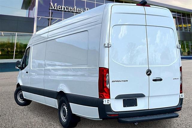 Photo of 2025 Arctic White Mercedes-Benz Sprinter 2500