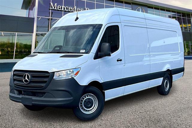 Photo of 2025 Arctic White Mercedes-Benz Sprinter 2500