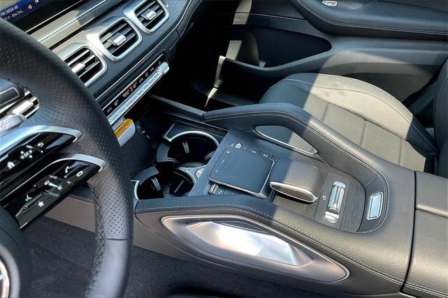 Photo of 2025 Silver Metallic Mercedes-Benz GLS 450