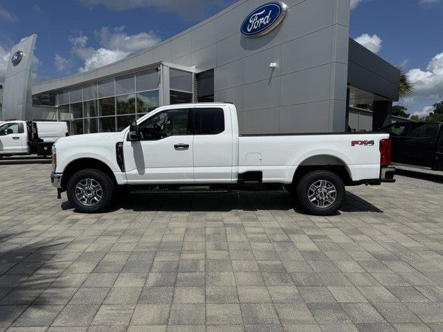 Photo of 2025 Oxford White Ford F-350