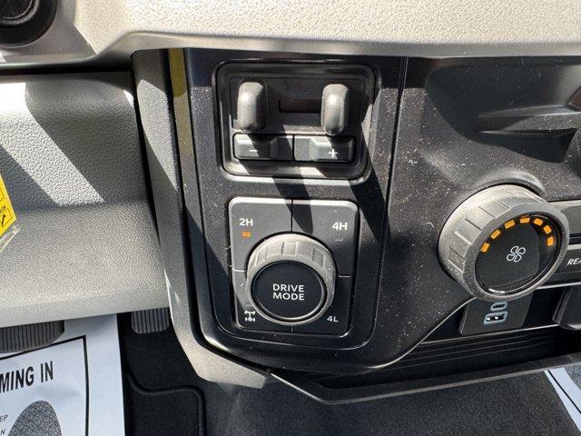 Photo of 2025 Oxford White Ford F-350