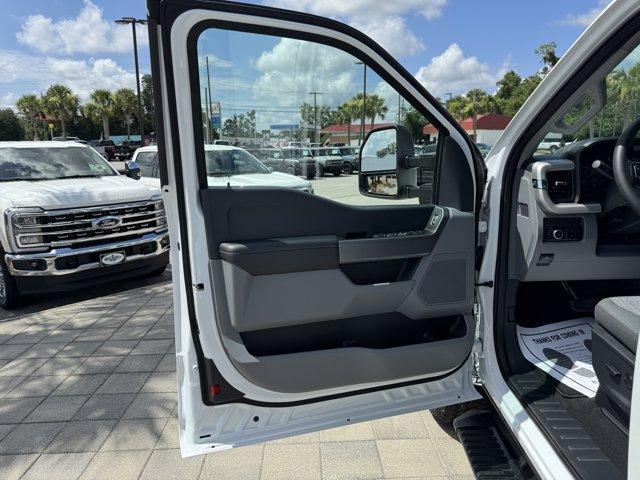 Photo of 2025 Oxford White Ford F-350