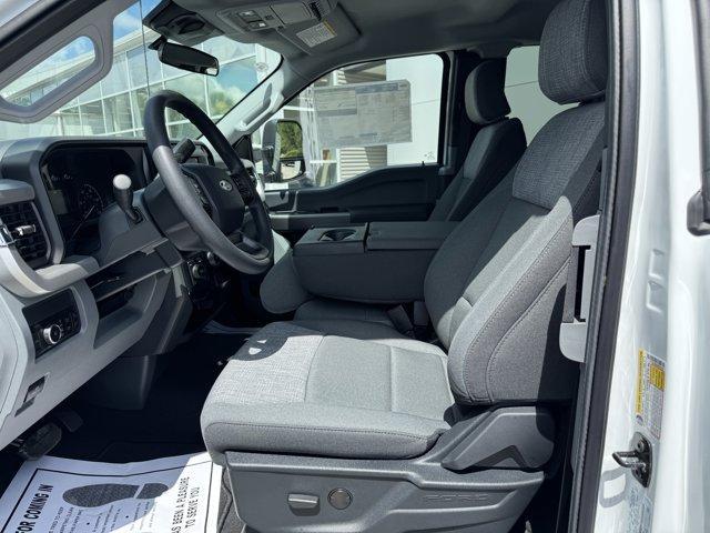 Photo of 2025 Oxford White Ford F-350