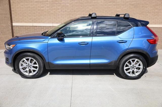Photo of 2021 Bursting Blue Metallic Volvo XC40