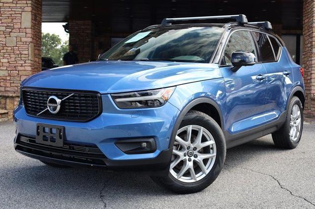 Photo of 2021 Bursting Blue Metallic Volvo XC40