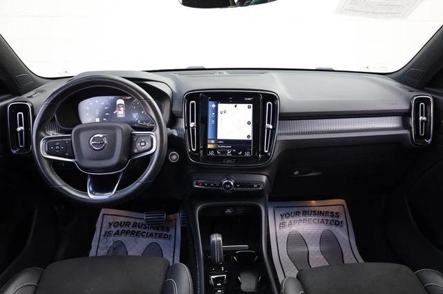 Photo of 2021 Bursting Blue Metallic Volvo XC40