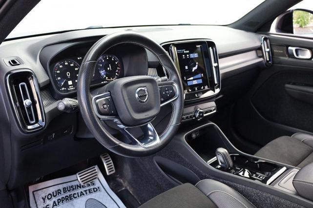 Photo of 2021 Bursting Blue Metallic Volvo XC40