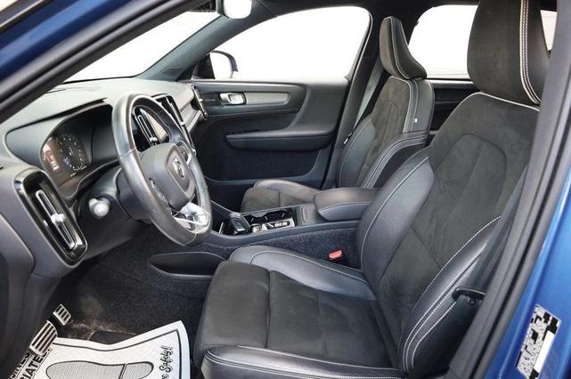 Photo of 2021 Bursting Blue Metallic Volvo XC40