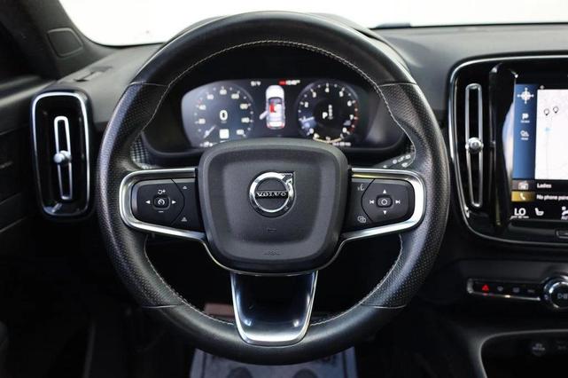 Photo of 2021 Bursting Blue Metallic Volvo XC40