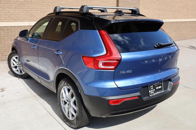 Photo of 2021 Bursting Blue Metallic Volvo XC40