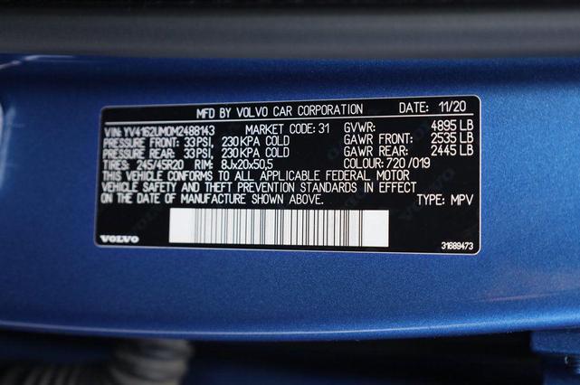 Photo of 2021 Bursting Blue Metallic Volvo XC40