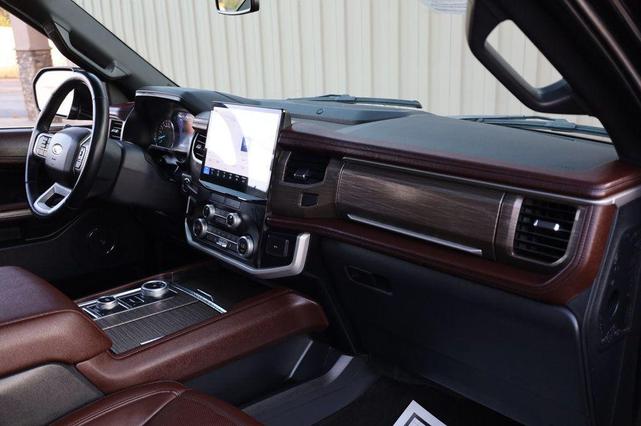 Photo of 2023 Agate Black Metallic Ford Expedition Max