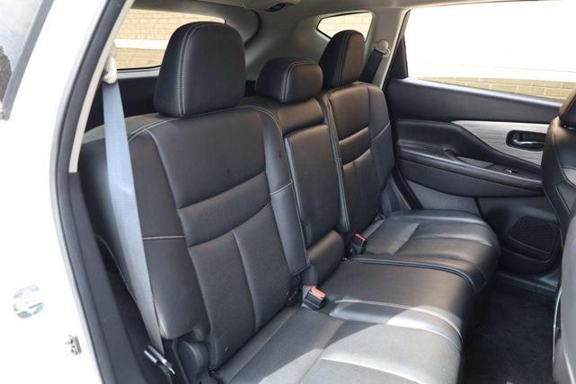 Photo of 2018 Pearl White Nissan Murano