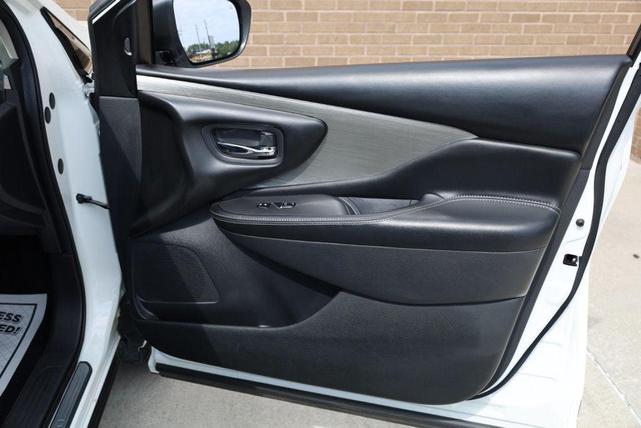 Photo of 2018 Pearl White Nissan Murano