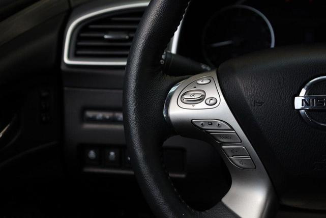 Photo of 2018 Pearl White Nissan Murano