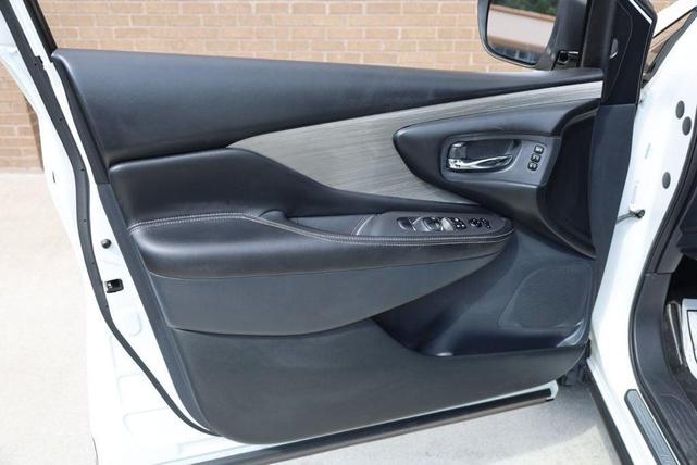 Photo of 2018 Pearl White Nissan Murano