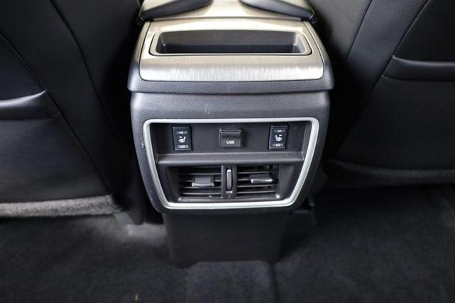 Photo of 2018 Pearl White Nissan Murano