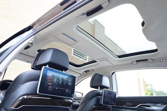 Photo of 2017 Black Sapphire Metallic BMW 750