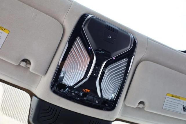 Photo of 2017 Black Sapphire Metallic BMW 750