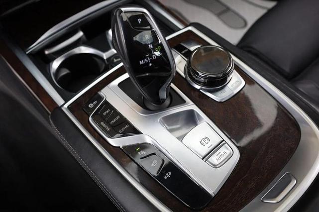 Photo of 2017 Black Sapphire Metallic BMW 750