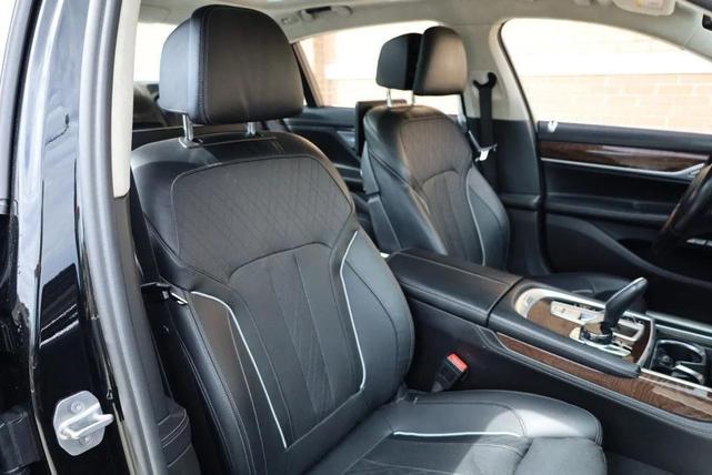 Photo of 2017 Black Sapphire Metallic BMW 750