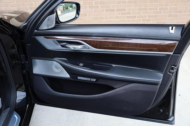 Photo of 2017 Black Sapphire Metallic BMW 750