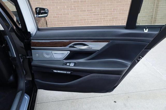 Photo of 2017 Black Sapphire Metallic BMW 750