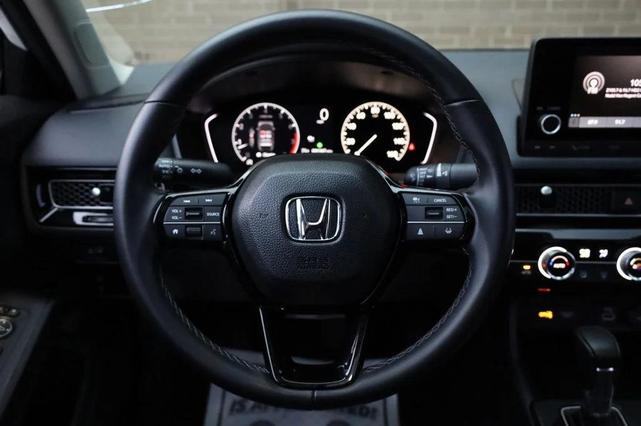 Photo of 2023 Platinum White Pearl Honda Civic