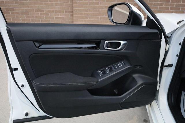 Photo of 2023 Platinum White Pearl Honda Civic